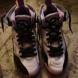 NIKE JORDANS LIGHT USE